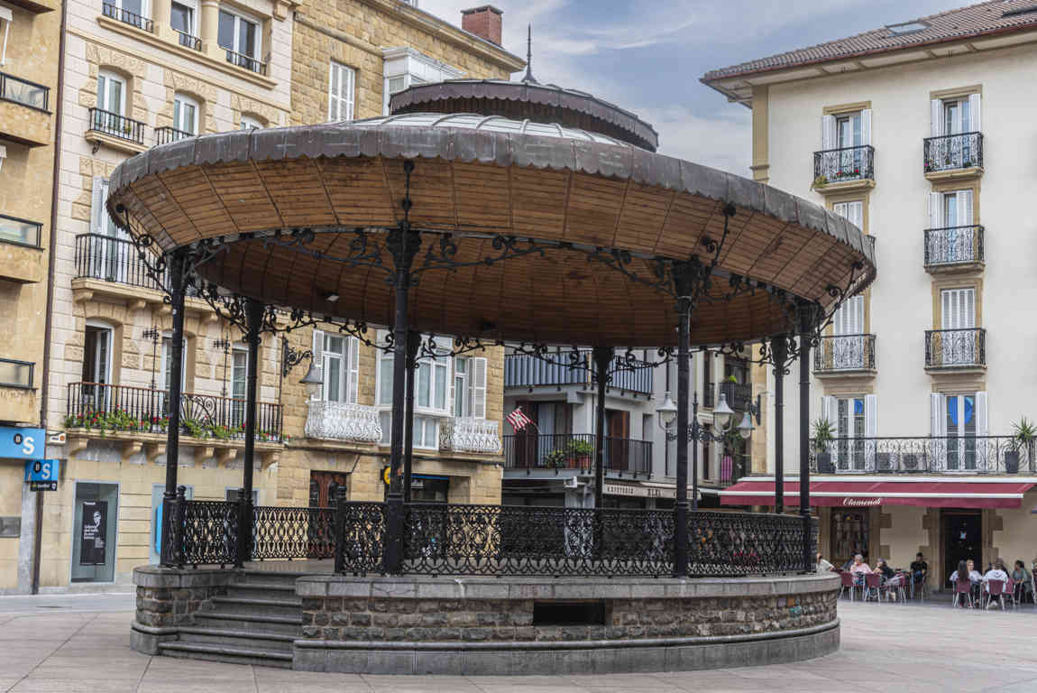 Guipúzcoa - Zarautz 16 - plaza Musika.jpg